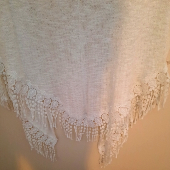 Alya White Crochet Kimono - Picture 8 of 9